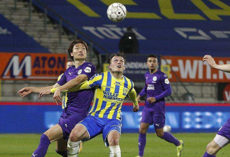 后卫的逼抢 后卫的逼抢