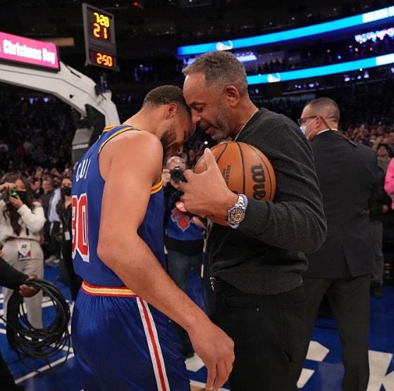 他在关键时 他在关键时